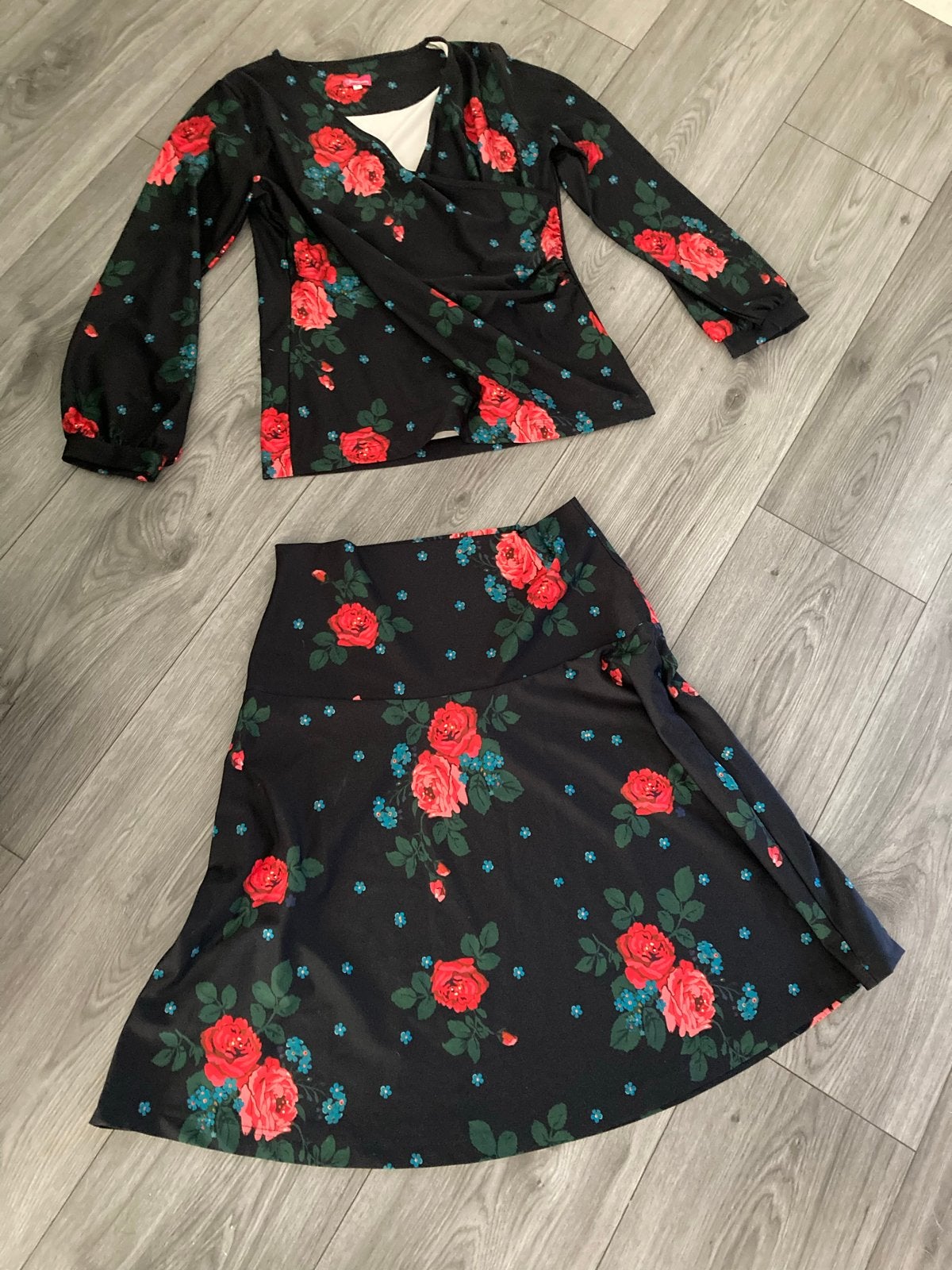 Nieuw Tante Betsy set: overslagtop en rok met rozenprint, Zwart, Maat 46/48 (XL) of groter, Nieuw, Ophalen of Verzenden