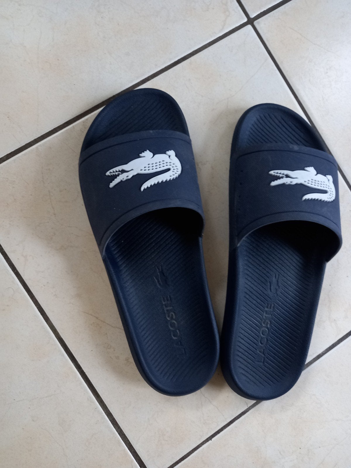 Lacoste slippers - Donkerblauw met wit logo, Kleding | Heren, Ophalen