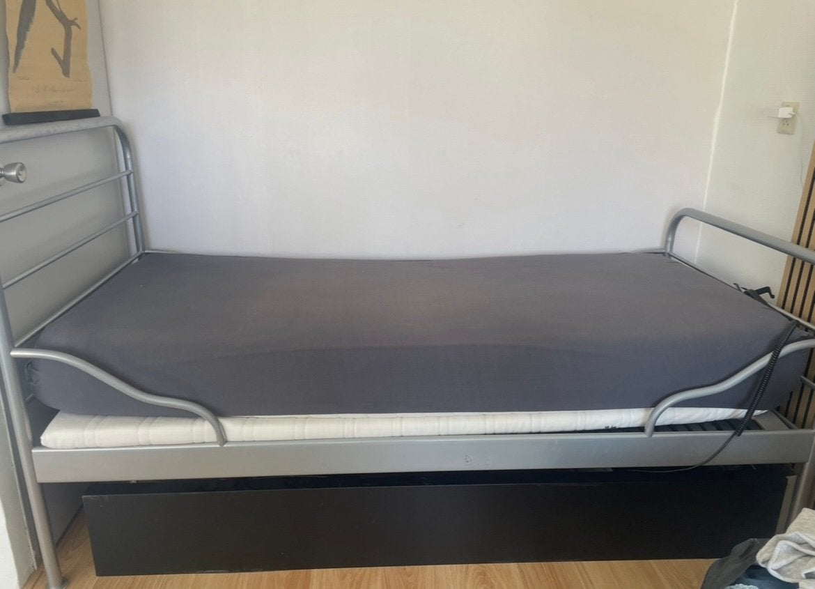 Electrisch bed pers bed. 90 x 200, Ophalen of Verzenden, Zo goed als nieuw, Eenpersoons, 90 cm