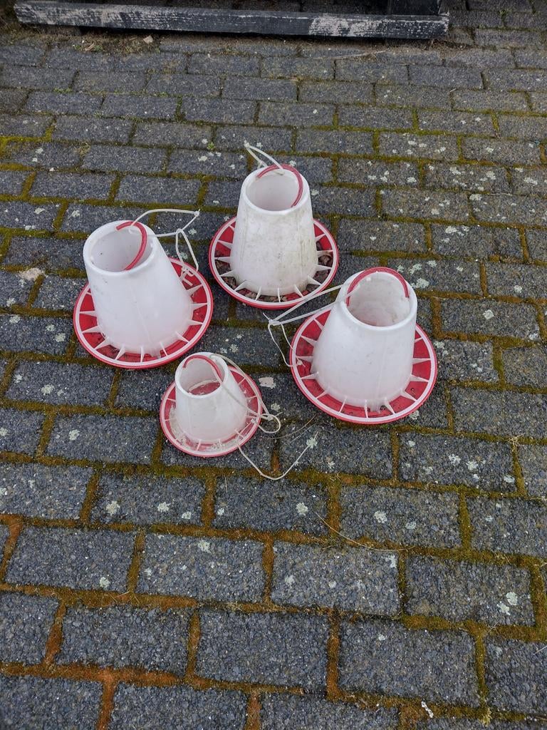 Gratis, diverse voeder/ waterbakjes, Ophalen, Drinken en Voederen