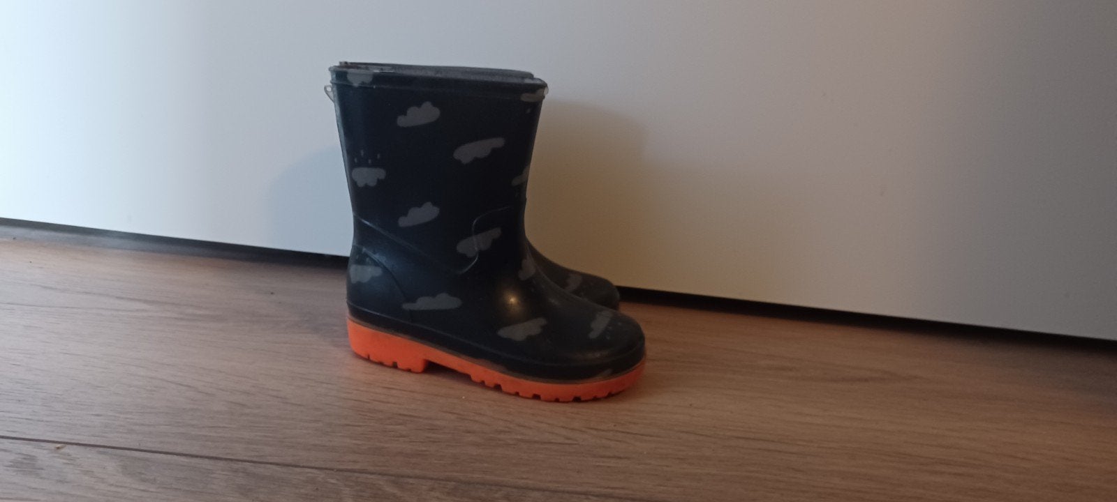 Hema regenlaarzen maat 22 met wolkenprint, Ophalen, Gebruikt, Jongen of Meisje, Laarzen