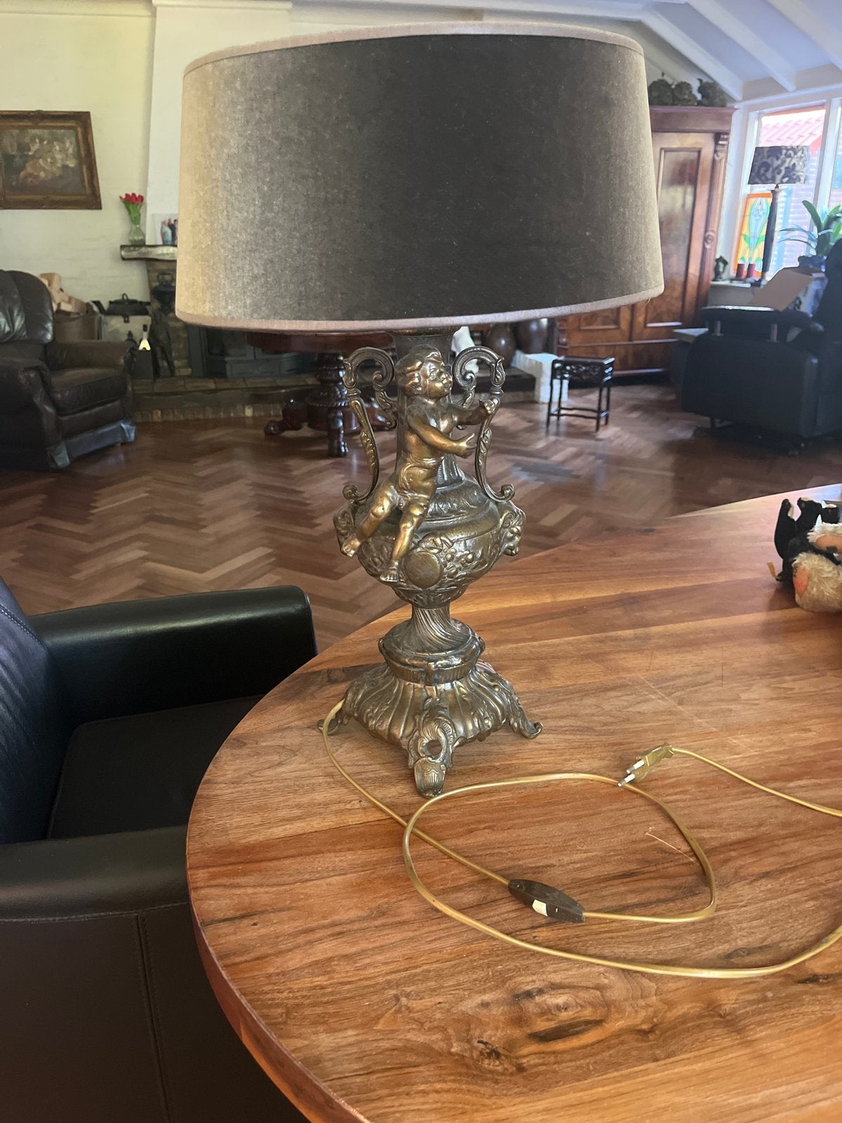 Antieke tafellamp met cherubijn, geel koper, 54 cm hoog, Antiek en Kunst, Ophalen