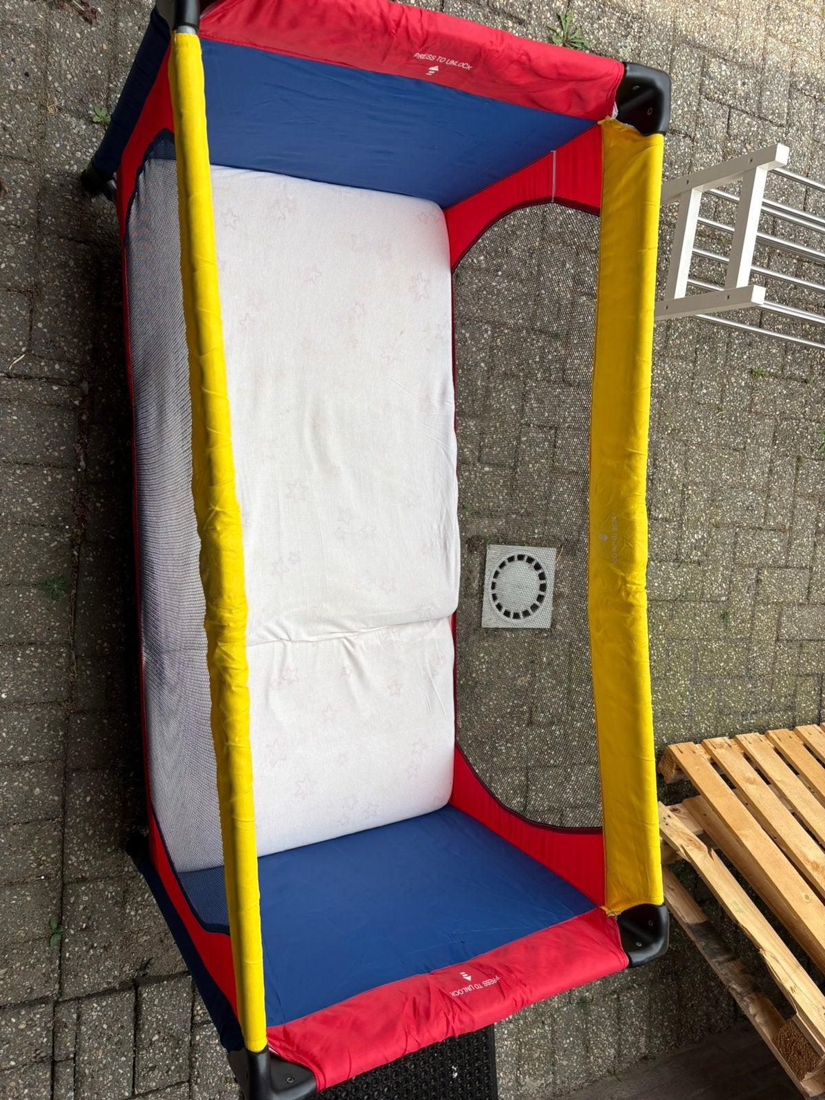 Gratis camping bedje, Ophalen, Zo goed als nieuw
