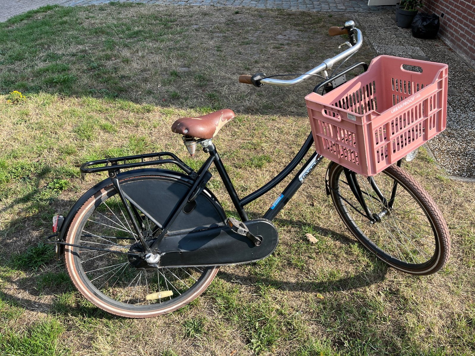 Zwarte meisjesfiets met roze mand, Ophalen, Gebruikt, 16 inch