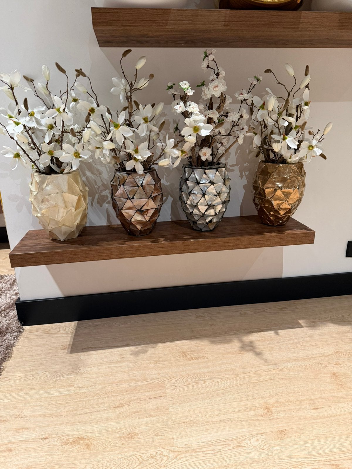 vazen schelpen vazen inclusief bloemstuk, Ophalen, Nieuw