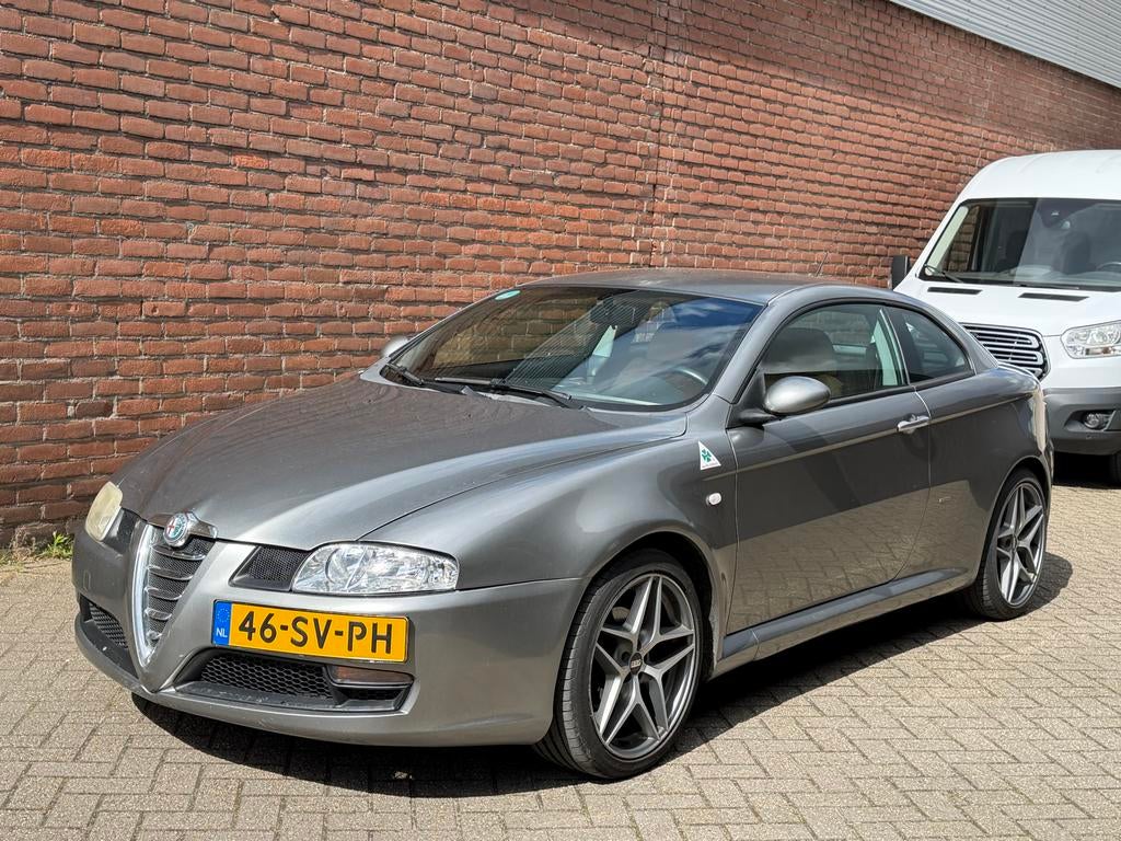 Alfa Romeo GT 2.0 JTS 2006 Grijs, Auto's, Voorwielaandrijving, 1295 kg, 400 kg, Bruin