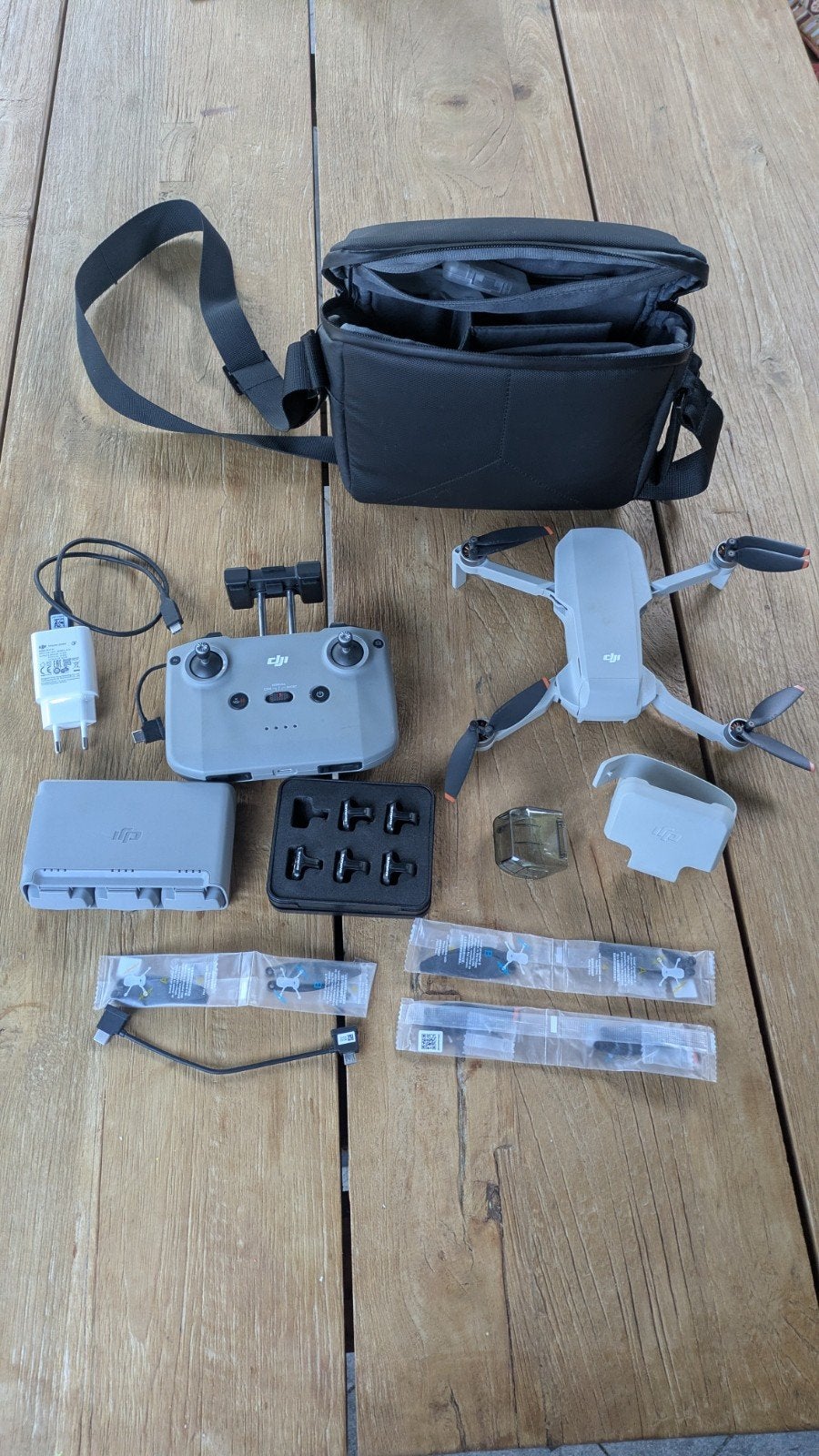 DJI Mini 2 Fly More Combo pack met filterset, Cameradrone, 5 tot 10 kilometer, Zo goed als nieuw, DJI