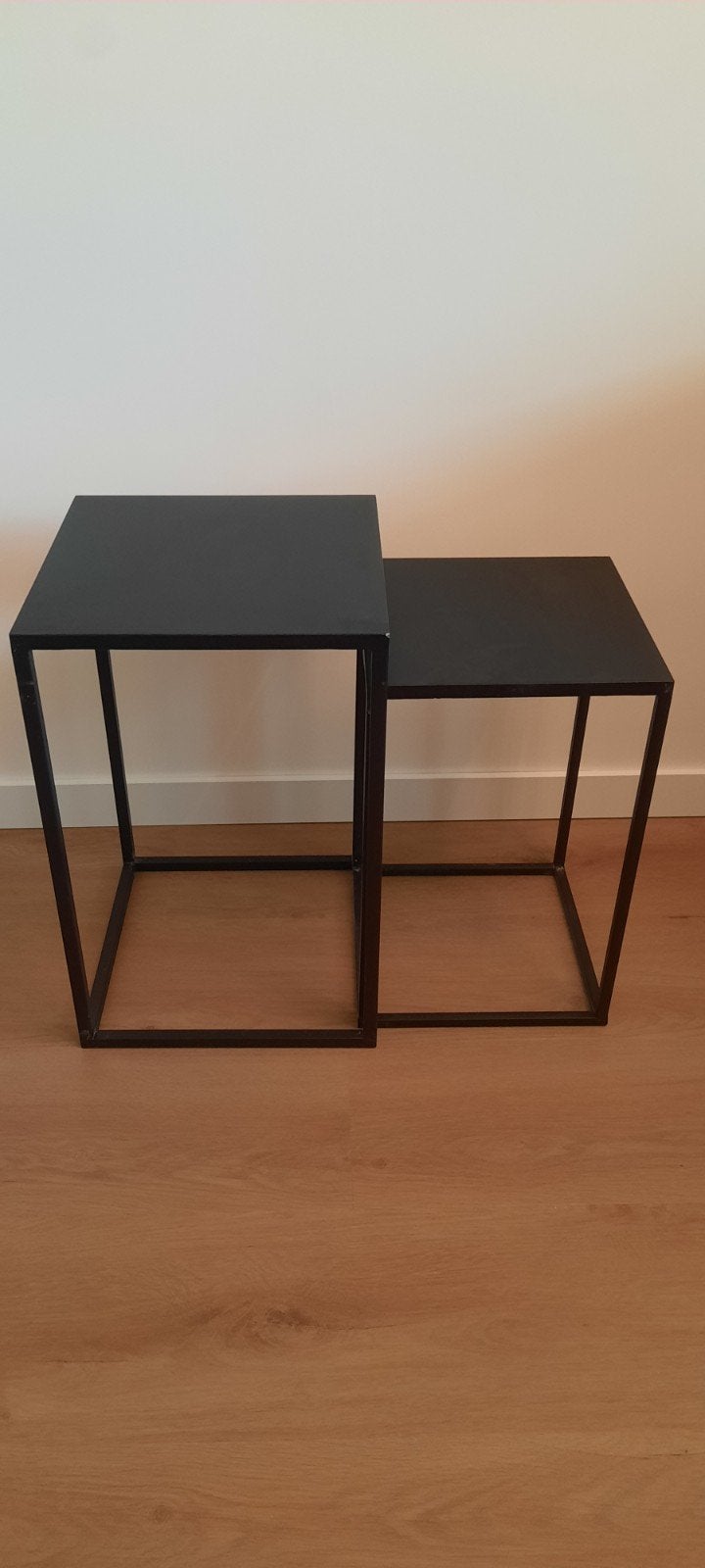 Set zwarte bijzettafeltjes, Huis en Inrichting, Ophalen of Verzenden, 25 tot 50 cm, Rond, 50 tot 100 cm
