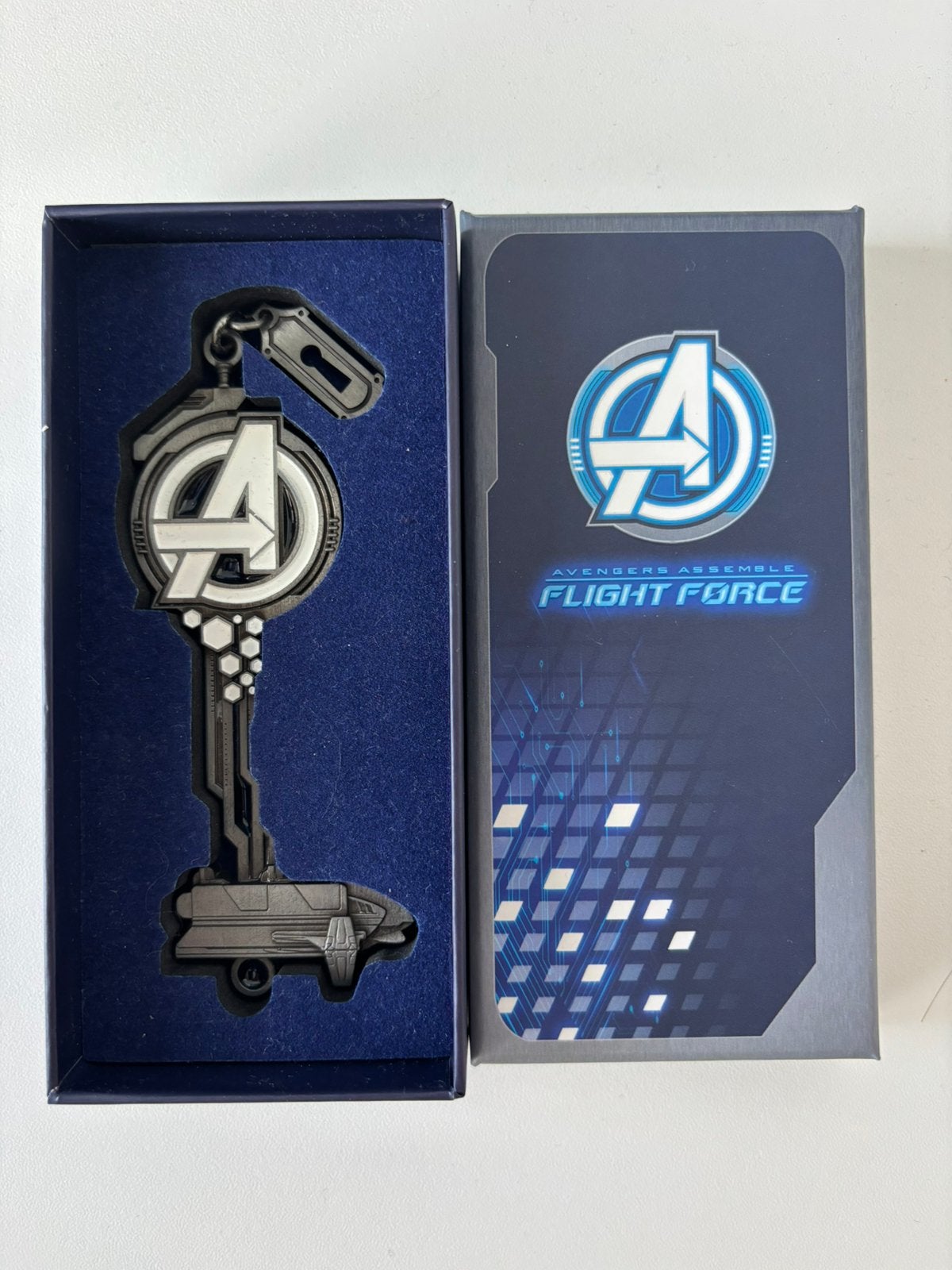 Disneyland Paris Avengers flight force sleutel le 2022, Verzamelen, Ophalen, Overige figuren, Zo goed als nieuw, Overige typen