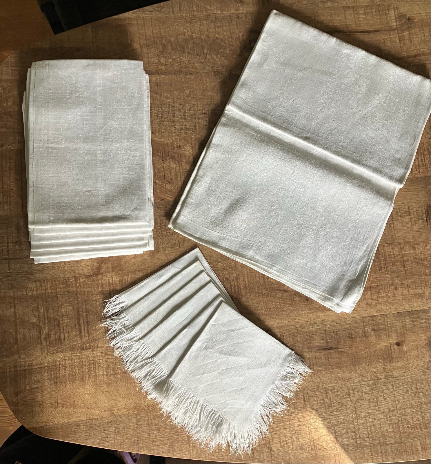 Set van 12 witte linnen servetten en tafellaken, Ophalen, Linnen, Zo goed als nieuw, Franjes/kwastjes