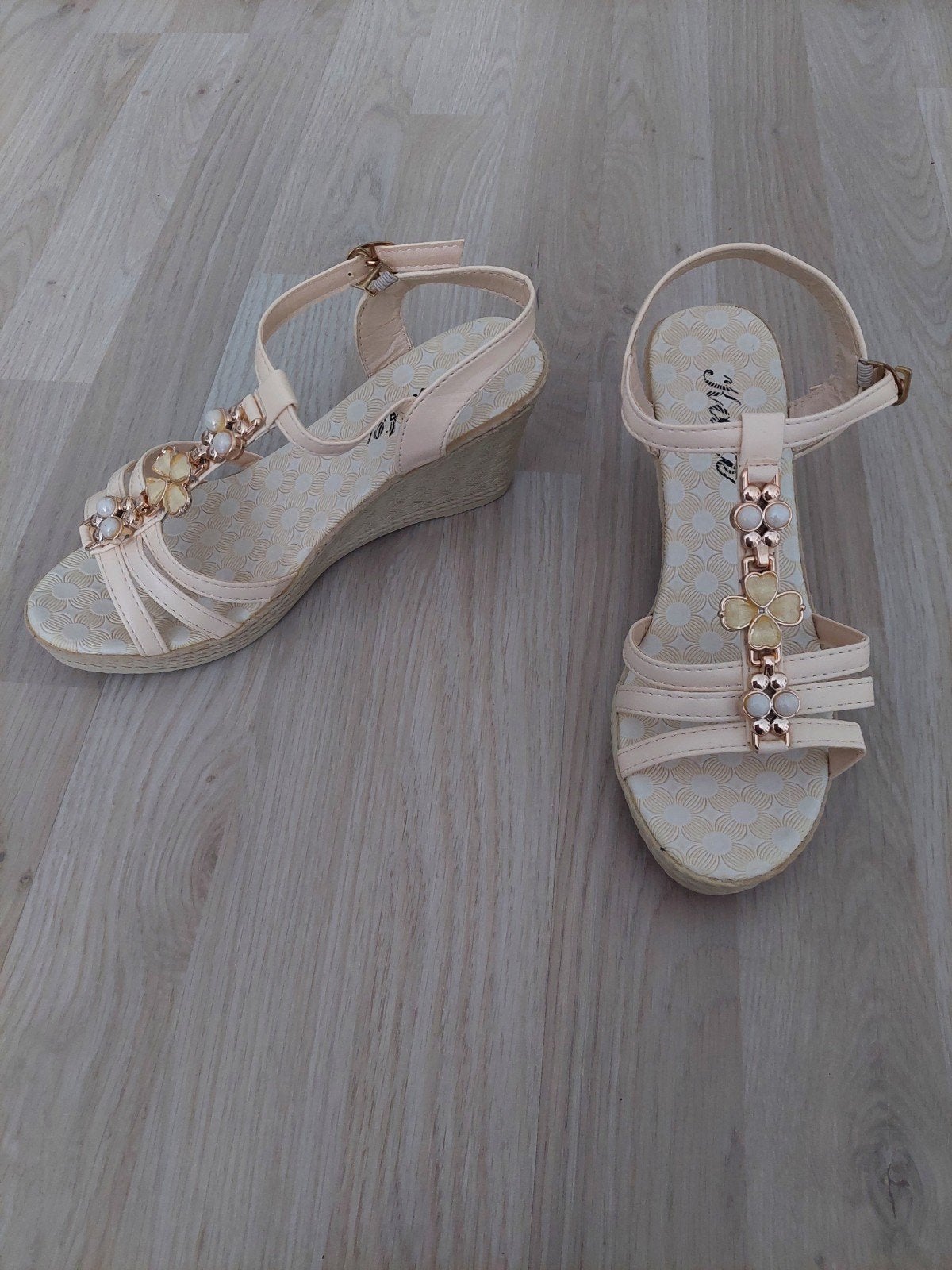Sleehakken Maat 38, Beige, Nieuw, Kaite, Sandalen of Muiltjes