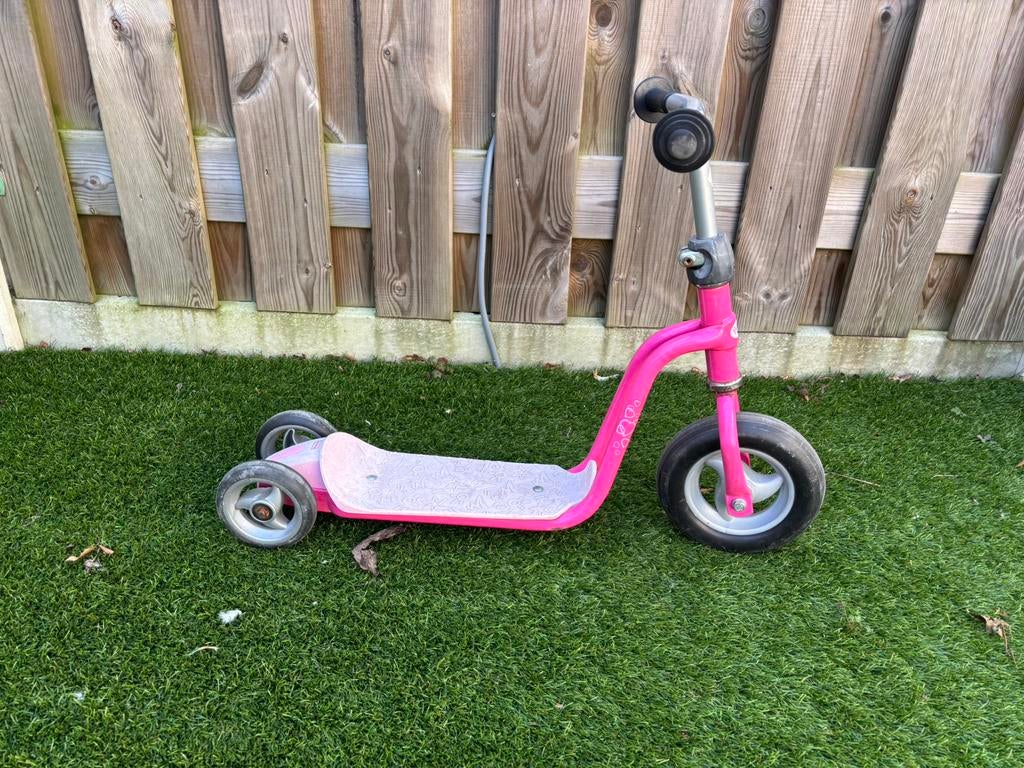 Peuterstep roze step baby born 3 wielen, Ophalen, Gebruikt, Gewone step
