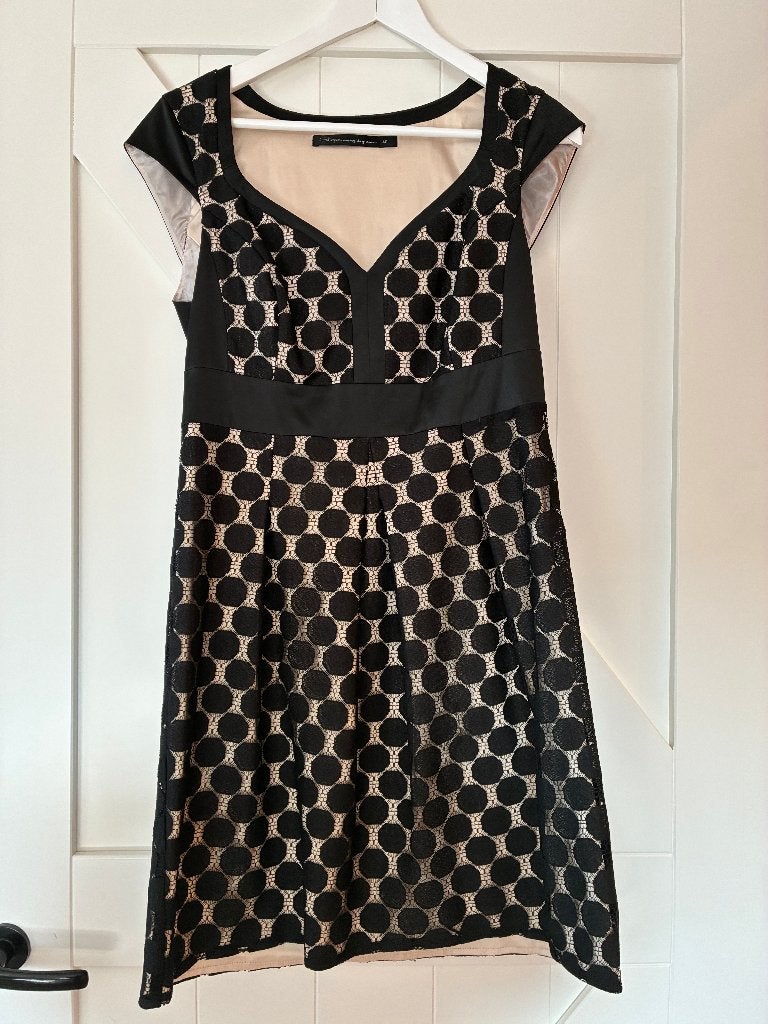 Jurk Steps, Kleding | Dames, Maat 38/40 (M), Zwart, Ophalen of Verzenden, Knielengte