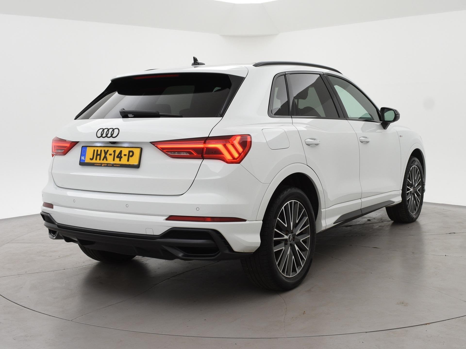 Audi Q3 45 TFSIe 245 PK S-LINE + SONOS AUDIO | PANORAMA | AD, Gebruikt, Wit, Hybride Elektrisch/Benzine, 13 kWh