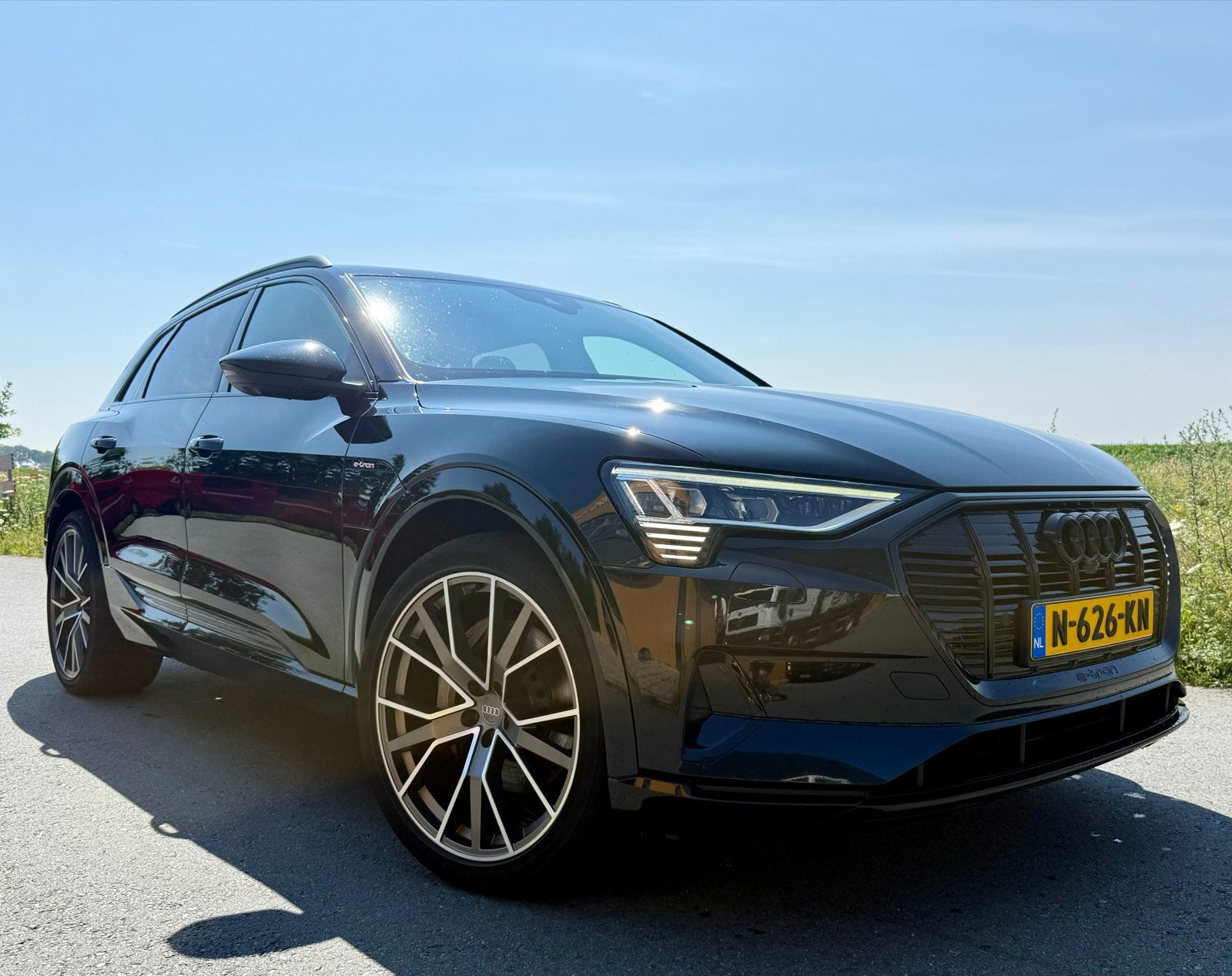 Prachtig uitgevoerde Audi e-tron 55 Quattro, Auto's, Automaat, 131 €/maand, 1800 kg, Zwart