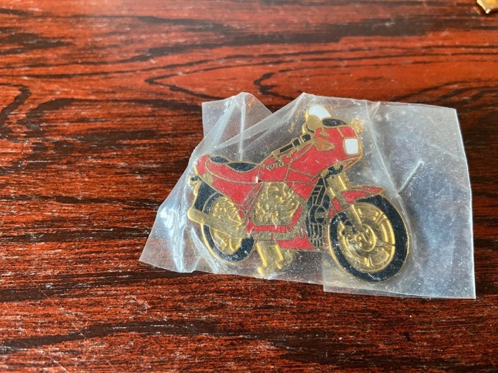 Moto Guzzi Le Mans 1000 collectors pin motorcycle new, Ophalen of Verzenden, Nieuw, Motoren