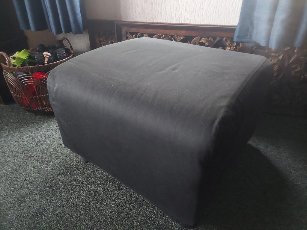 klippan poef met zwarte hoes, Ophalen, Gebruikt, Rechthoekig, 50 tot 75 cm
