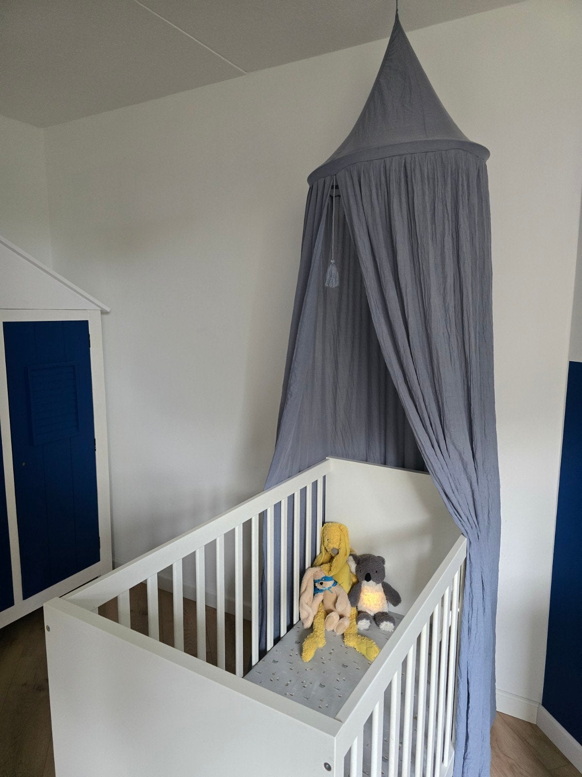 Grijs blauwe klamboe/bedhemel voor baby- of kinderkamer, Kinderen en Baby's, Kinderkamer | Bedden, Ophalen, Zo goed als nieuw