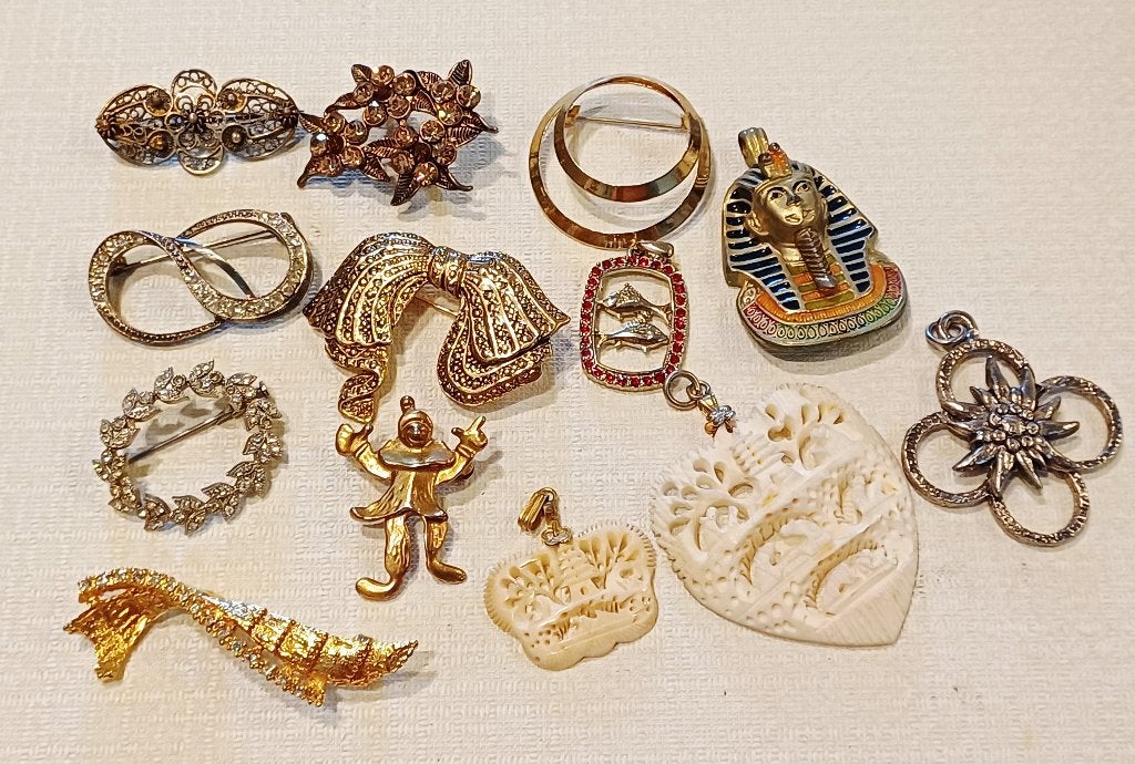Lot broches en hangers, Ophalen of Verzenden, Zo goed als nieuw, Overige kleuren, Overige materialen