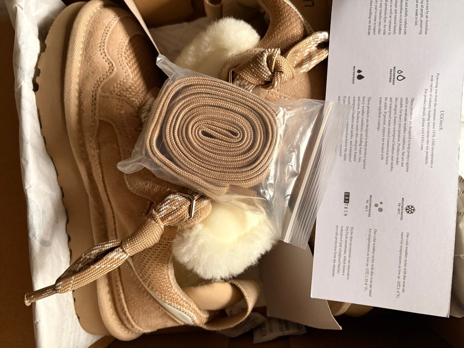 Ugg lowmell sneakers maat 40, Bruin, Nieuw, Ophalen of Verzenden, Sneakers of Gympen