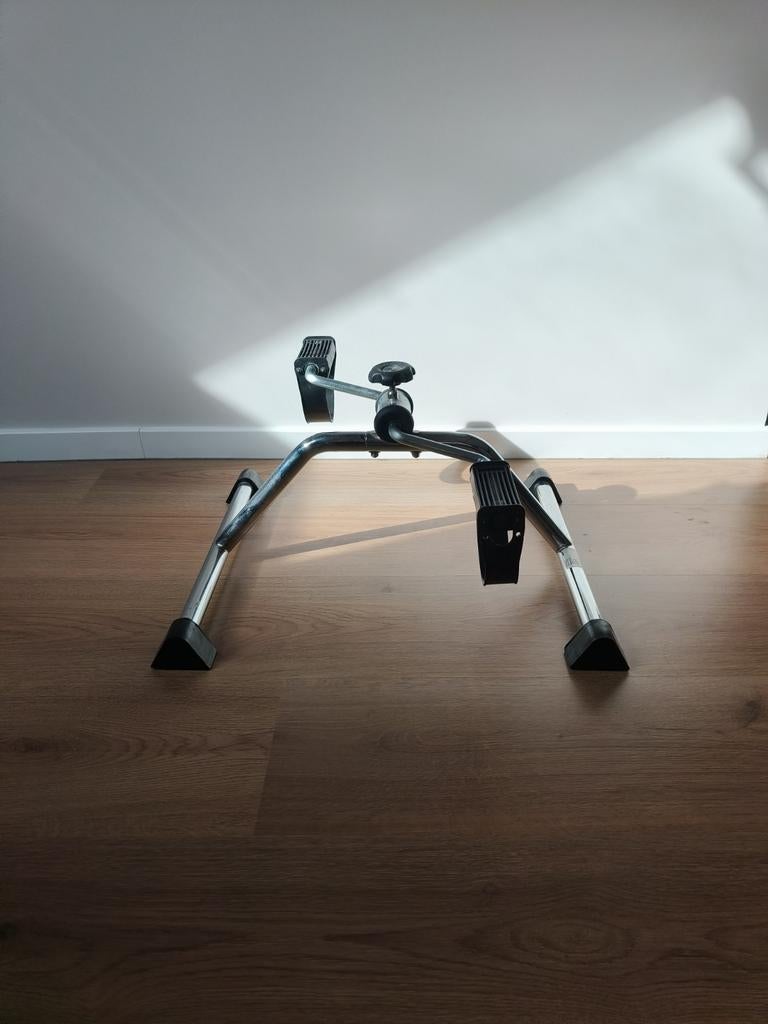 Eenvoudige stoelfiets met aanpasbare weerstand, Sport en Fitness, Fitnessmaterialen, Ophalen, Gebruikt, Benen, Overige typen
