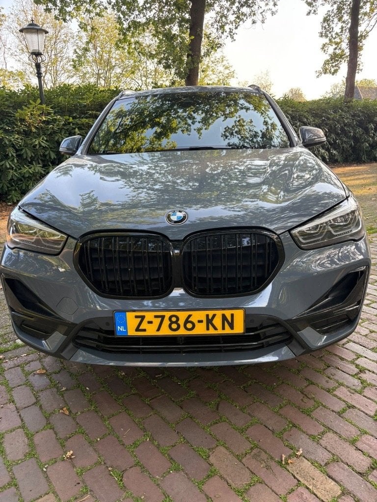 BMW X1 Xdrive25e 220pk Aut 2021 Grijs, Auto's, Dealer onderhouden, 125 pk, Vierwielaandrijving, 3 cilinders