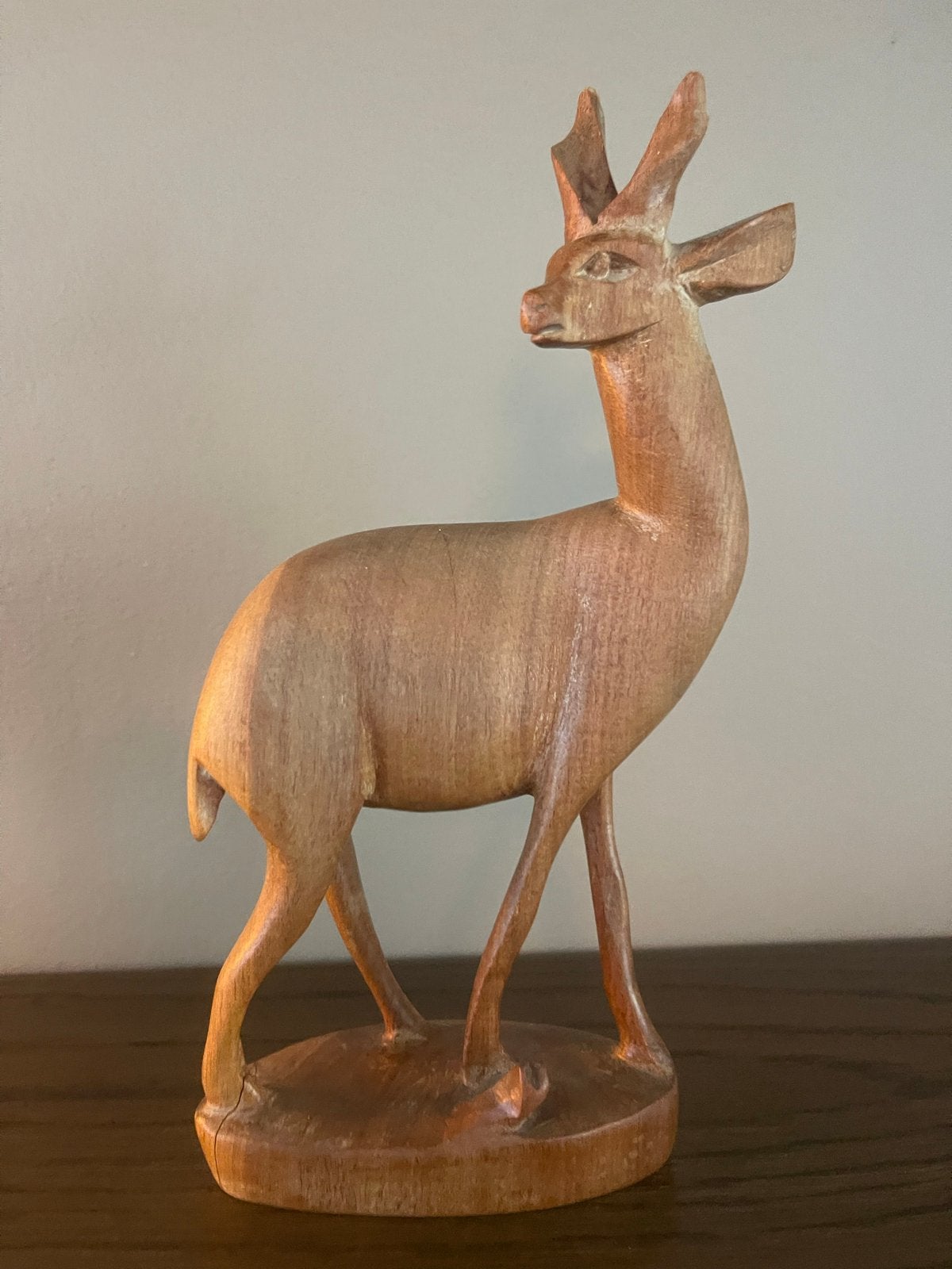Vintage Houten beeldje van een hert - Handgemaakt, Ophalen, 20 - 50 cm, Beeld, Hout