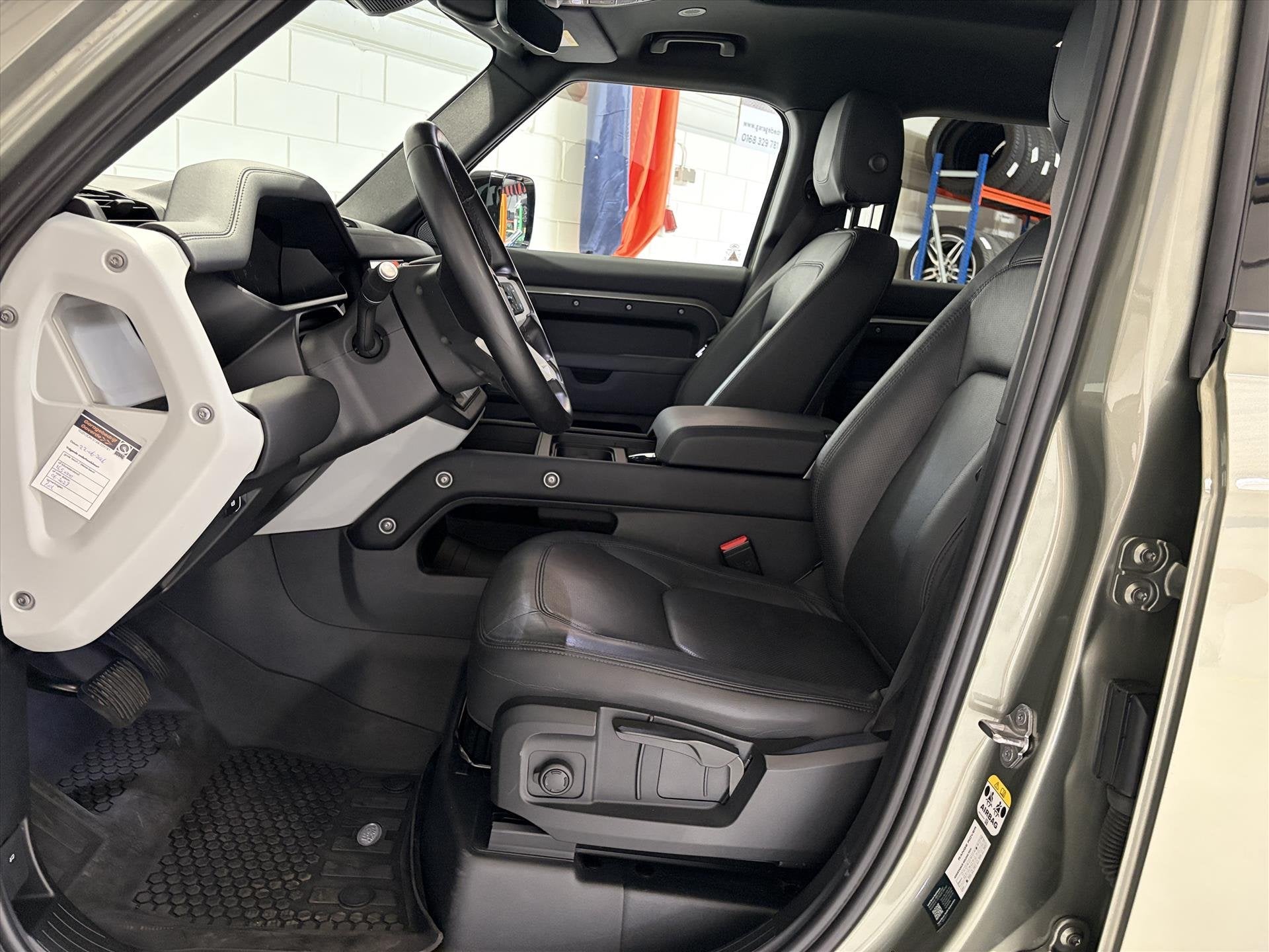 Land Rover Defender 110 P400e 404pk PHEV AWD XS Edition, ACC, Auto's, Automatische klimaatregeling, Gebruikt, 38 km/l, 3000 kg