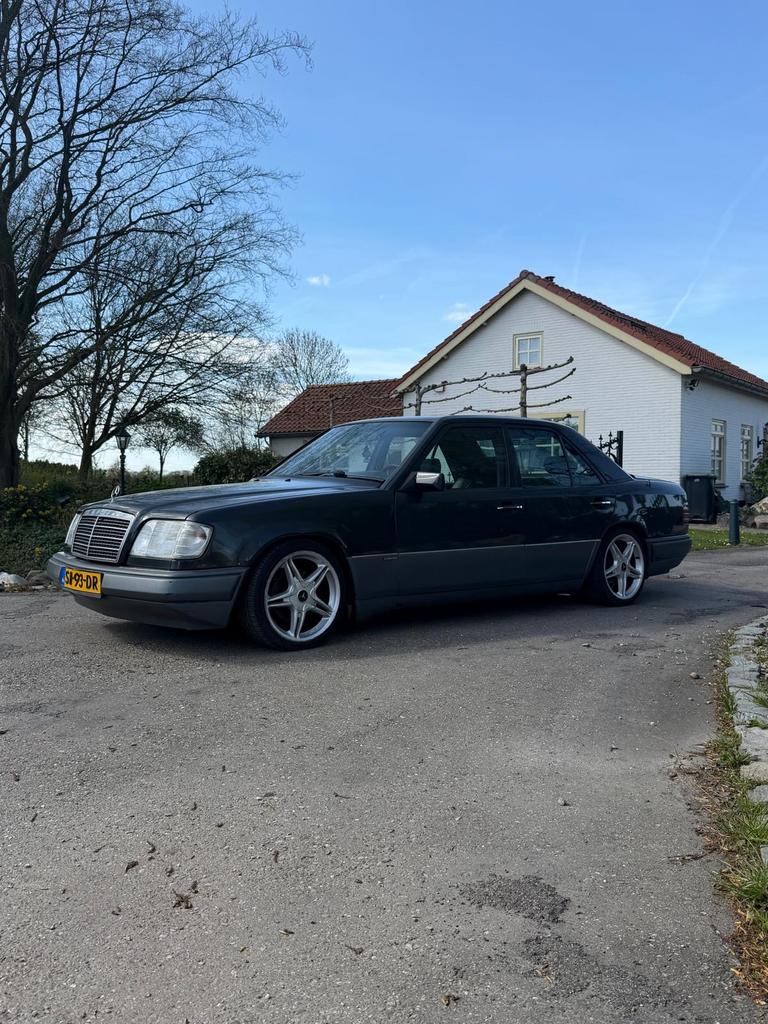 Mercedes-Benz 200-Serie 2.6 260 E AUT 1987 leer Zwart, Auto's, Automaat, Achterwielaandrijving, 2599 cc, Zwart