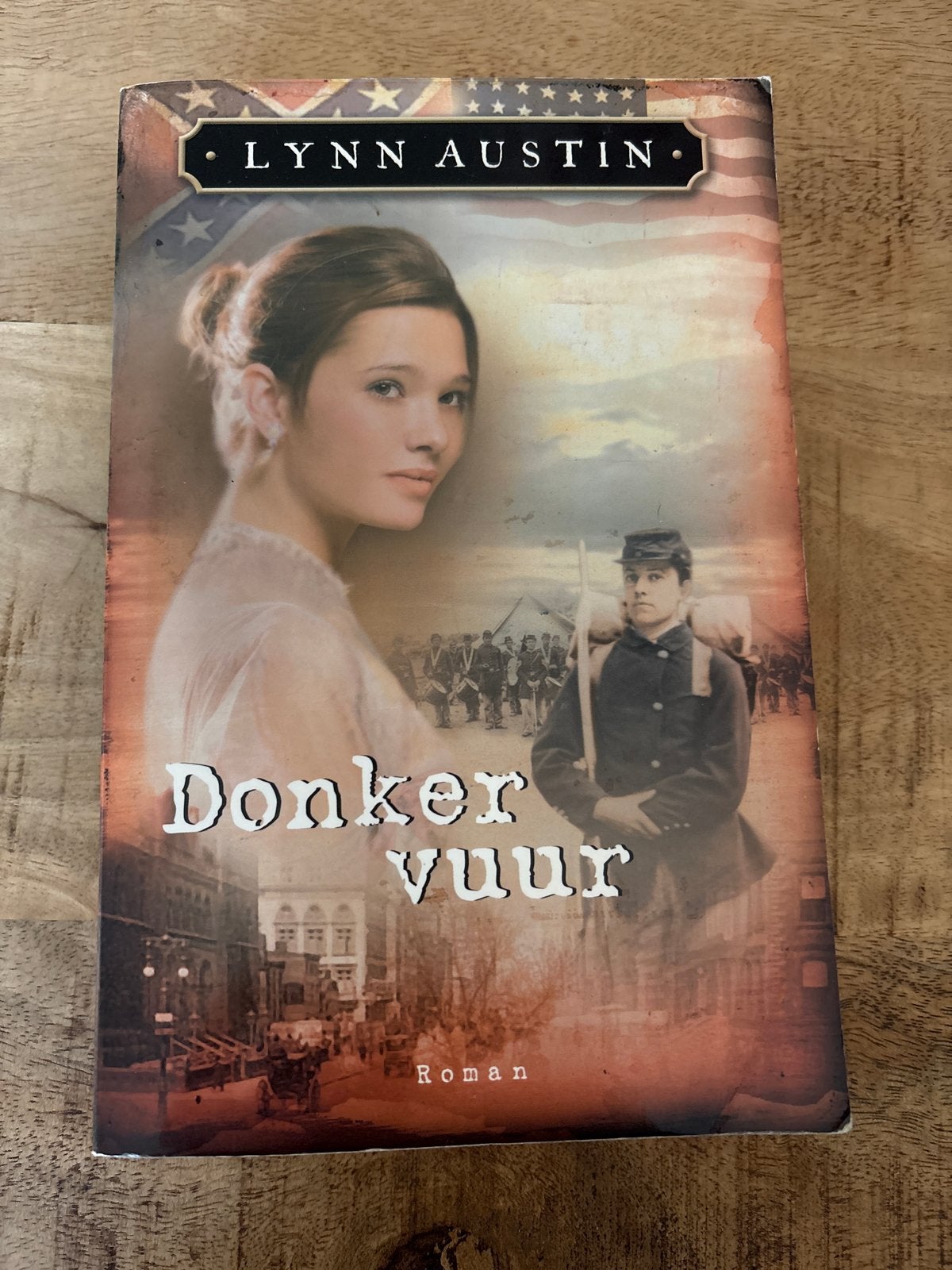 Donker Vuur - Lynn Austin Roman, Boeken, Ophalen of Verzenden, Gelezen