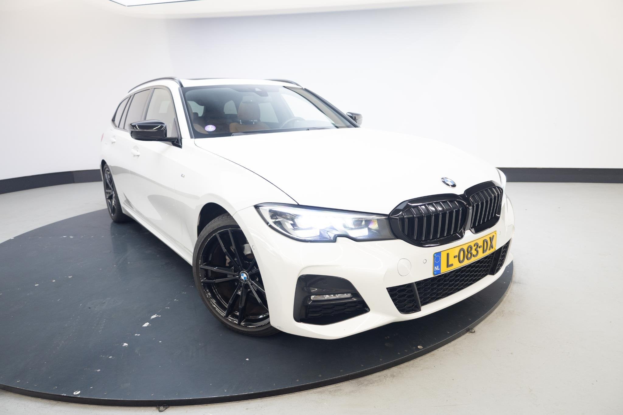 BMW 3-serie Touring 318i High Executive | M-sport | Panorama, Automaat, 1998 cc, Achterwielaandrijving, Gebruikt