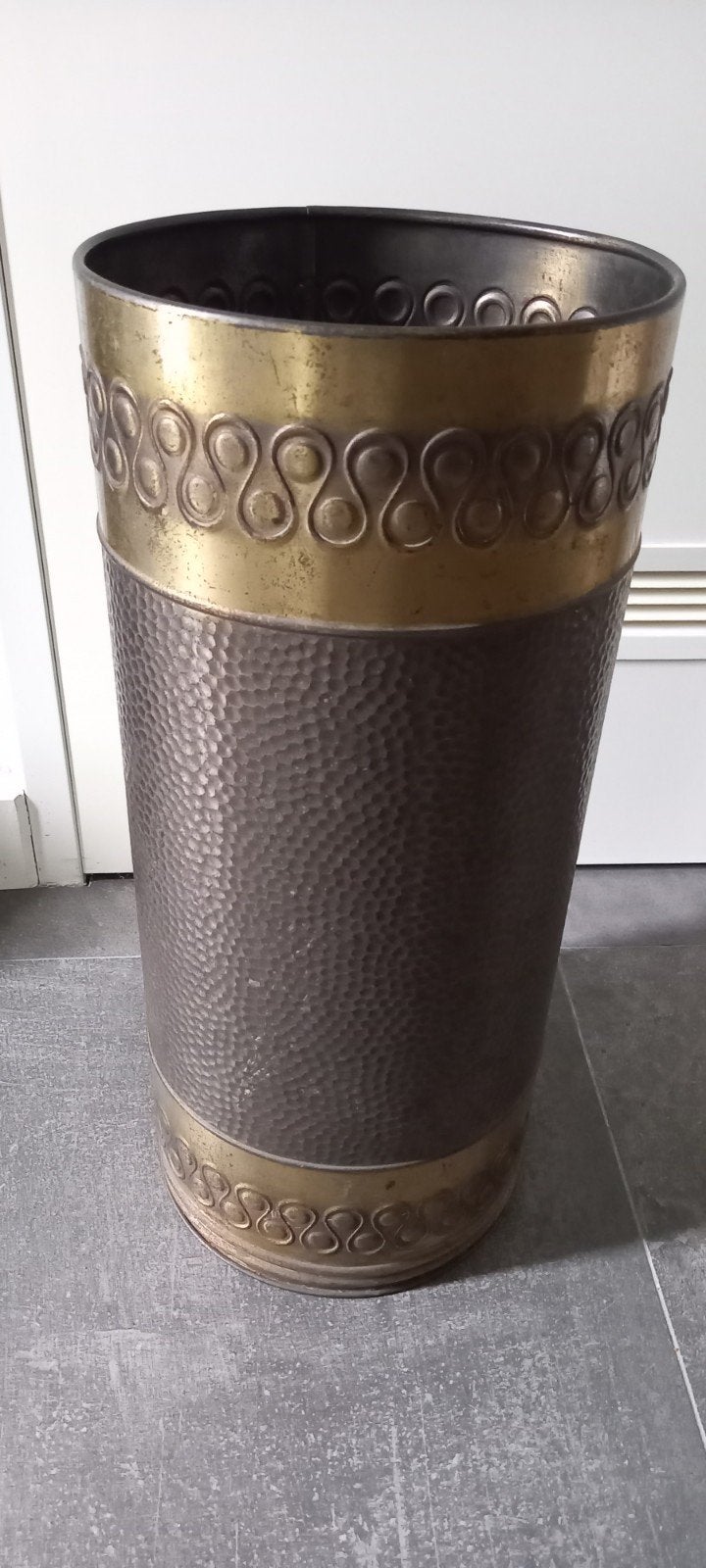 Antieke paraplubak, Ophalen