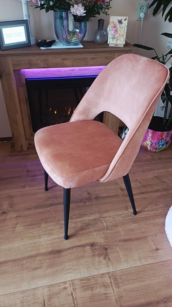 4 Duiven eetkamerstoelen koraalroze/oud roze, Huis en Inrichting, Ophalen, Overige kleuren, Zo goed als nieuw, Stof