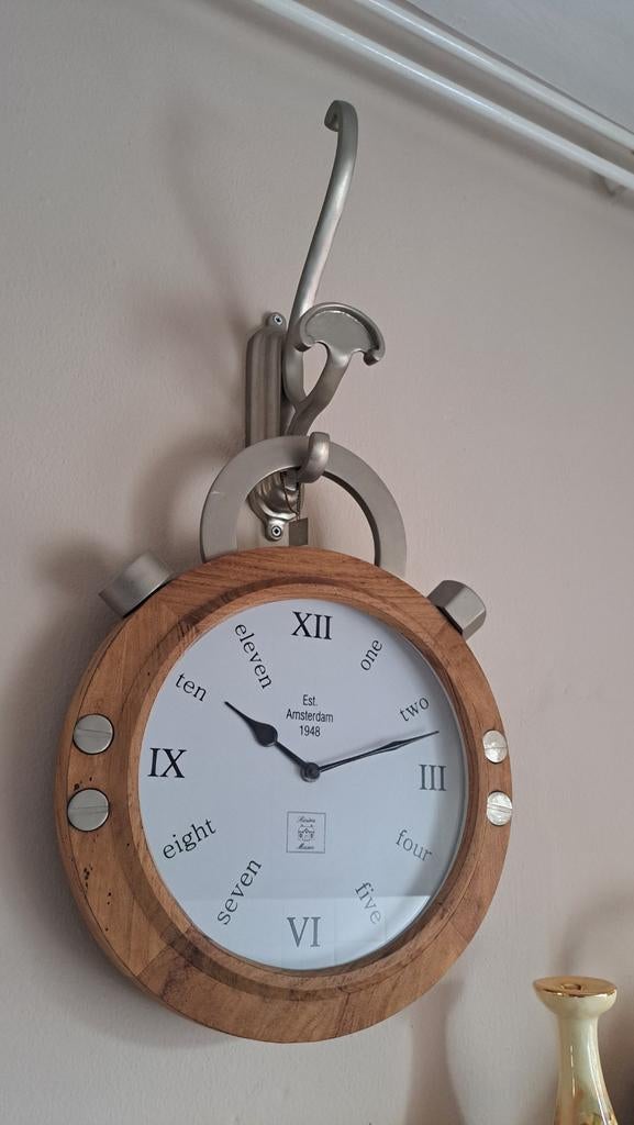 Te koop Riviera Maison Wandklok - Hout en Metaal, Ophalen, Zo goed als nieuw, Analoog, Wandklok