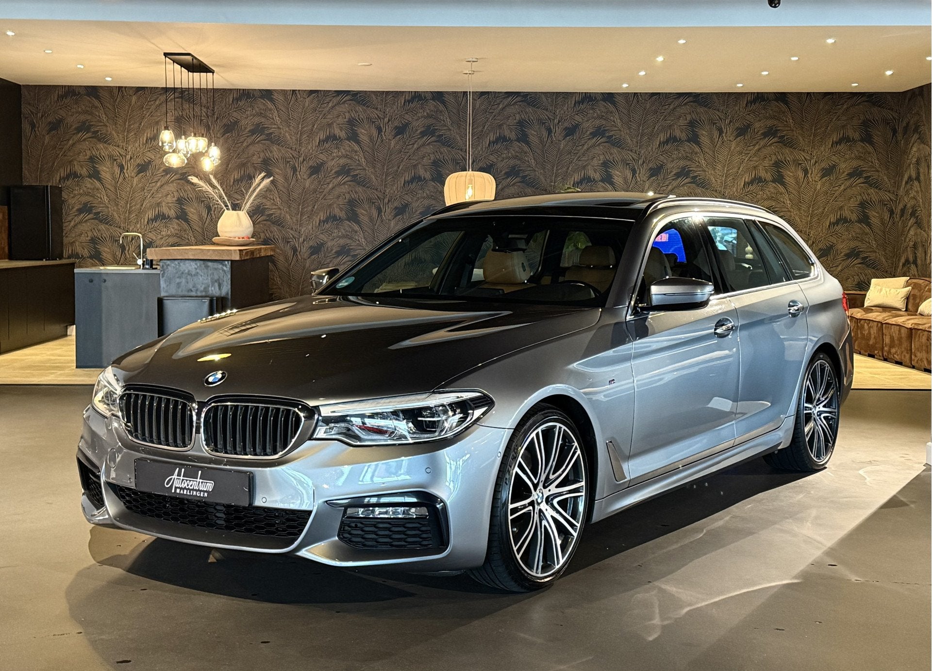 BMW 5 Serie Touring 520i M-Sportpakket I 20" I Pano I Head-U, Auto's, 1998 cc, Achterwielaandrijving, Gebruikt, Euro 6