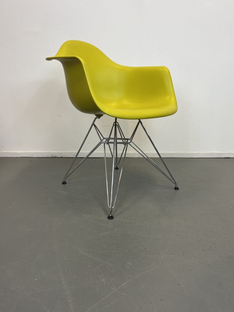 Vitra Eames DAR Stoel Mosterdgroen Kunststof - Chroom, Niet ingevuld, Zo goed als nieuw, Niet ingevuld, Niet ingevuld