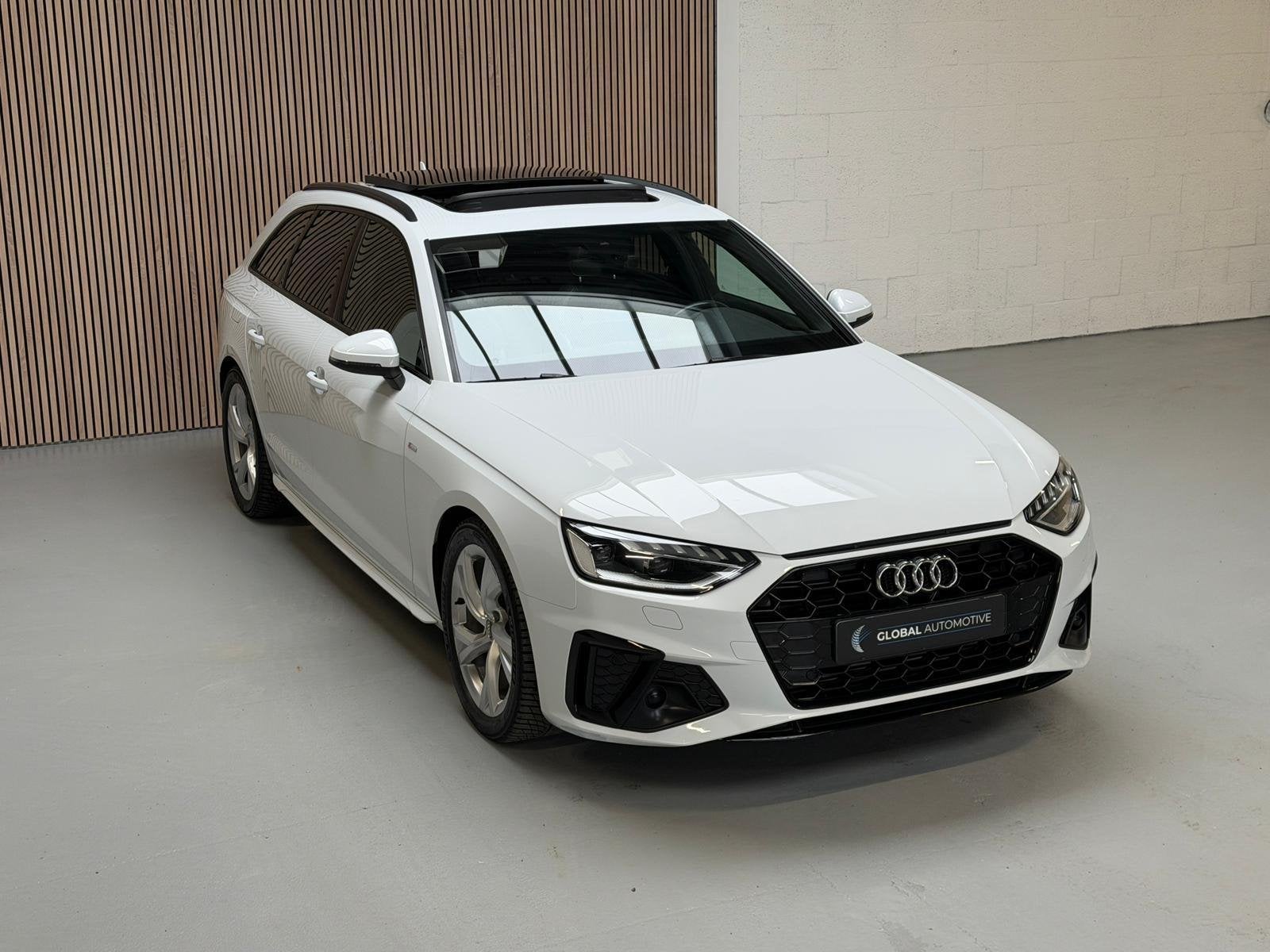 Audi A4 Avant 35 TFSI S LINE - AUTOMAAT - SCHUIFDAK - VIRTUA, Dealer onderhouden, Gebruikt, 4 cilinders, Wit