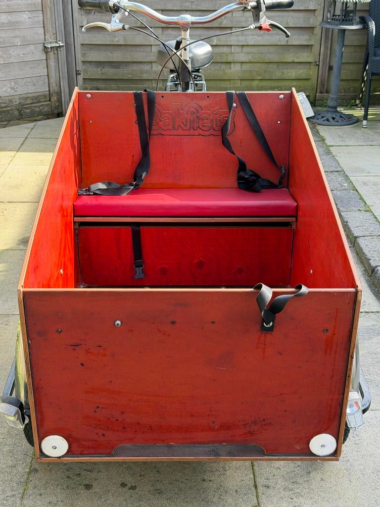 Stevige Bakfiets van de fietsfabriek met zitje en gordels, Ophalen, Gebruikt, 4 kinderen of meer, Fietsfabriek