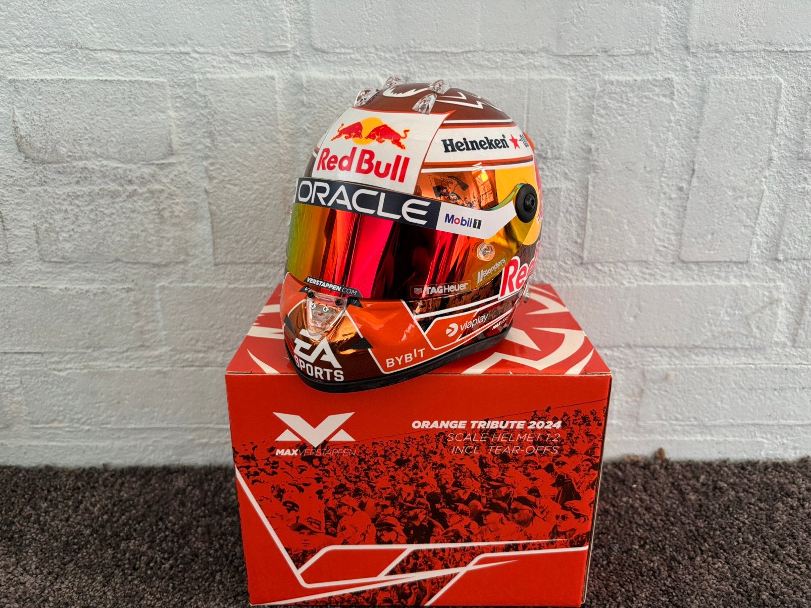 Max verstappen helm 1:2 orange tribute 2024, Ophalen of Verzenden, Zo goed als nieuw, Formule 1