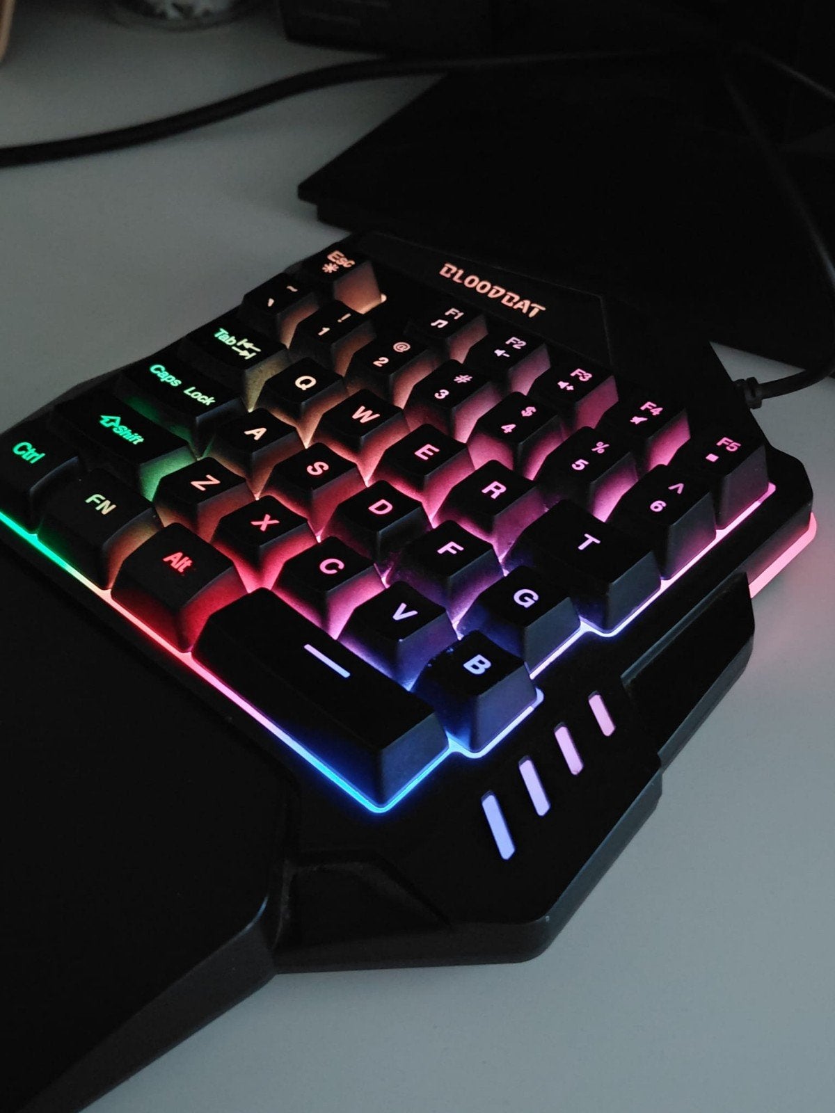 BLOODBAT Gaming Toetsenbord met RGB Verlichting, BLOODCAT, Ophalen of Verzenden, Zo goed als nieuw, Qwerty