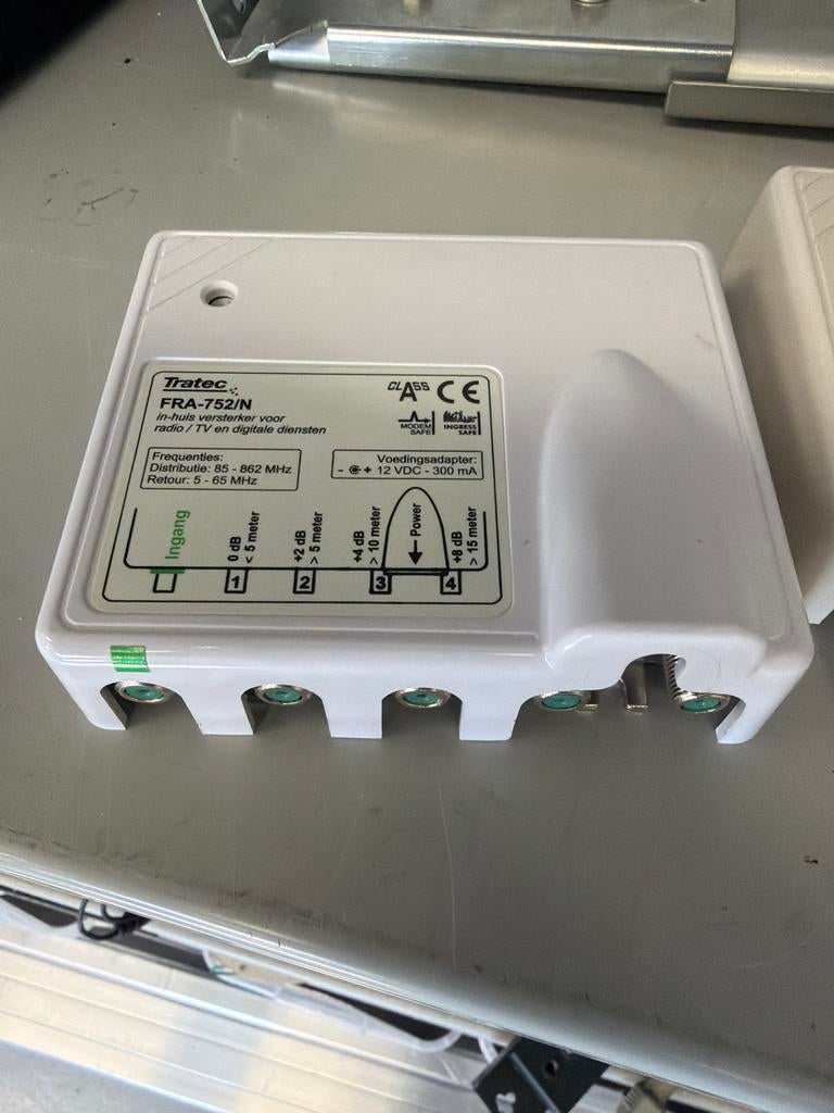 2x Tratec FRA-752/N Antenne Versterker voor Radio/TV, Ophalen of Verzenden, Gebruikt, Overige kabels