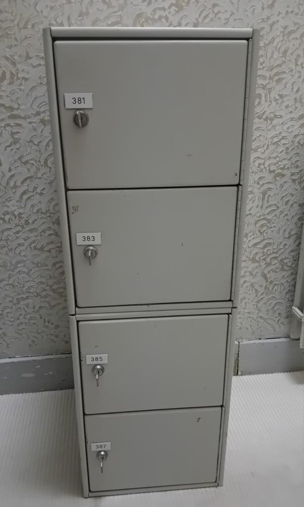 Metalen Lockers met Sleutels - Set van 4, Ophalen, Gebruikt, Industrieel, Functioneel, Kantoor