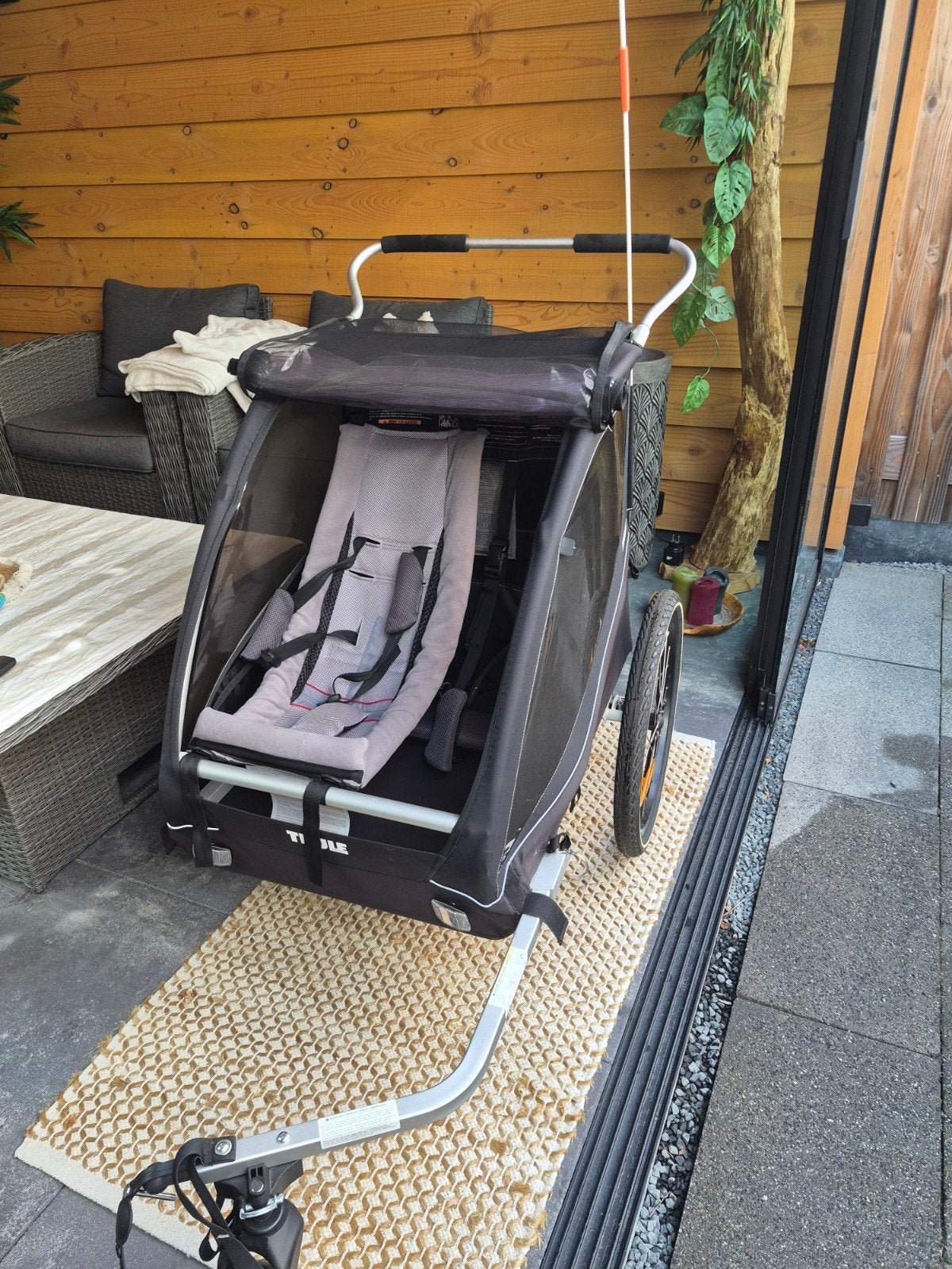Thule coaster XT 2 Fietskar - Als nieuw - met infant sling, Fietsen en Brommers, Fietsaccessoires | Aanhangers en Karren, Ophalen
