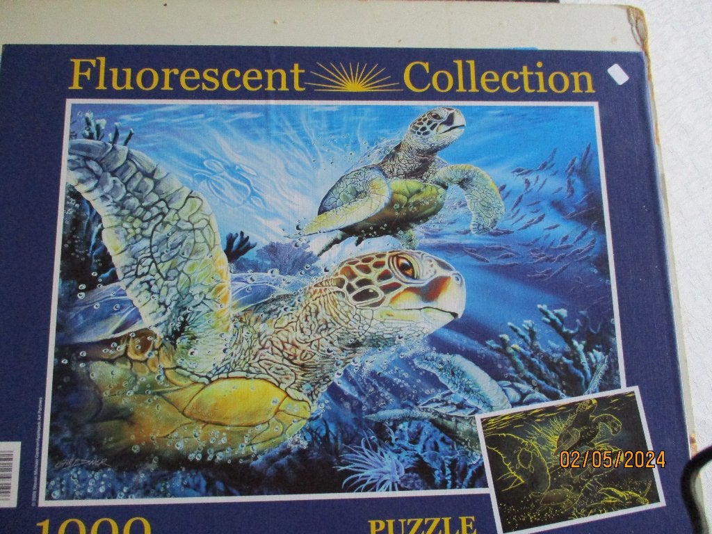 Fluoriserende puzzel, schildpadden in de oceaan, Hobby en Vrije tijd, Ophalen, 500 t/m 1500 stukjes, Zo goed als nieuw, Legpuzzel