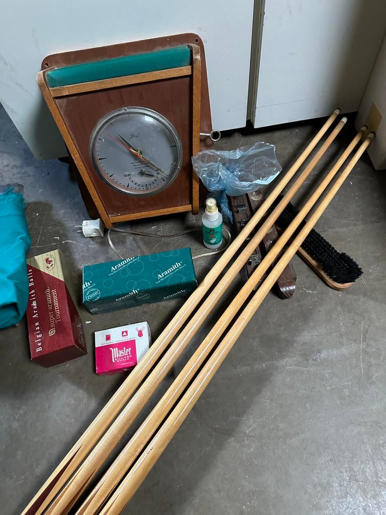 Vintage biljartklok, ballen, keus, doek en afdekzeil etc, Ophalen, Gebruikt, Keu of Ballen