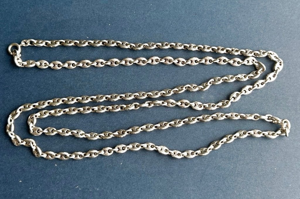 Zilveren halsketting met een koffieboonschakel, Antiek en Kunst, Ophalen of Verzenden, Zilver