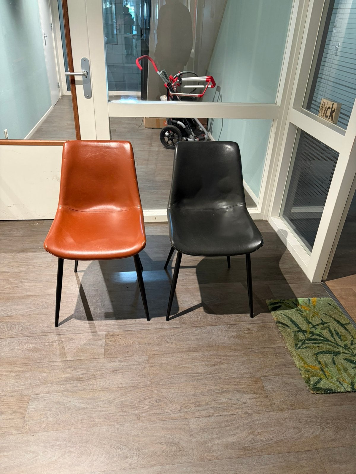 4 eetstoelen, Ophalen, Bruin, Zo goed als nieuw, Vier