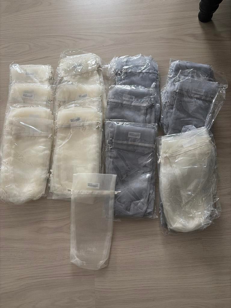 Nieuwe Organza Zakjes - Wit & Grijs - Diverse Maten, Meerkleurig, Overige stijlen, Nieuw, Ophalen of Verzenden