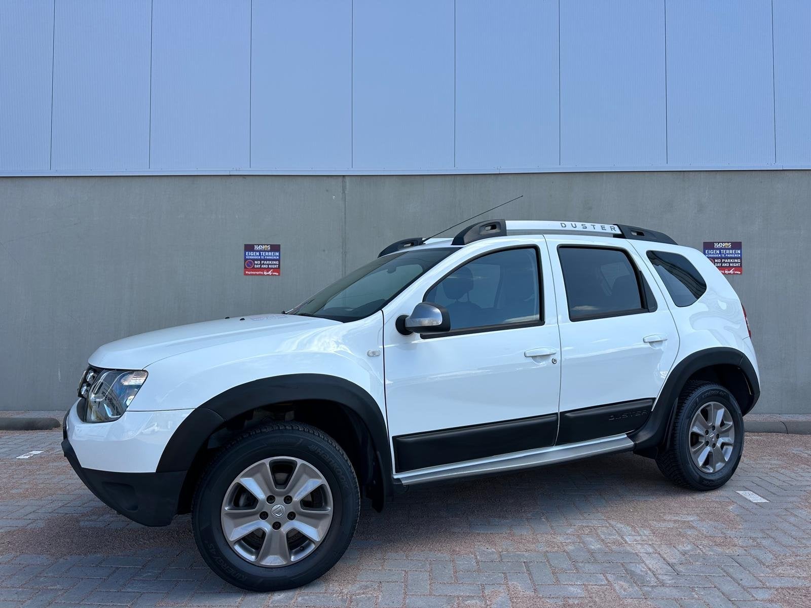 Dacia Duster 1.2 TCe 4x2 Lauréate Airco, Cruise C, Navigati, Voorwielaandrijving, Gebruikt, Wit, Leder