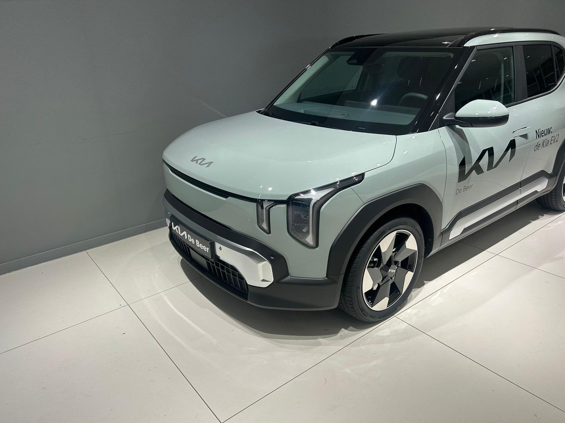 Kia Ev2 42,2 kWh 147pk Plus Advanced NU BINNEN!, Auto's, Automaat, Stof, 750 kg, 1545 kg
